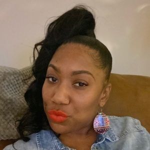 Meet your Posher, Kayla